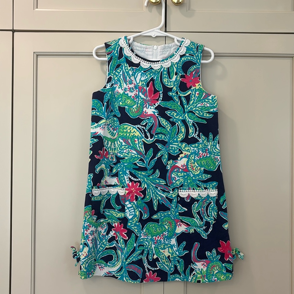 Lilly Pulitzer sleeveless A-line floral dress with embroidered front pockets